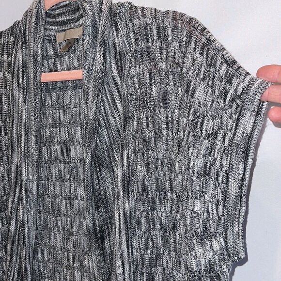 Open front lightweight sweater vest Size Medium - Picture 3 of 9